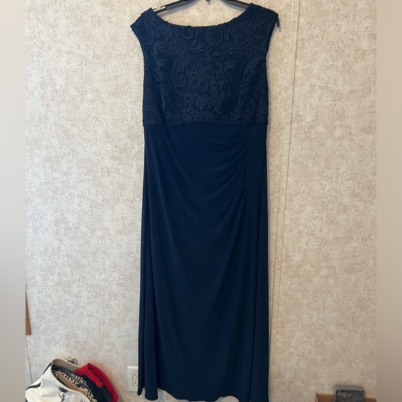 Alex Evenings Navy Lace Swooped Back Floor Length Dress, Size 16 - Picture 1 of 5